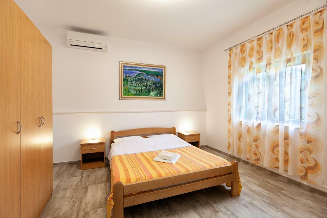 Apartment Ema Premantura Kültér fotó