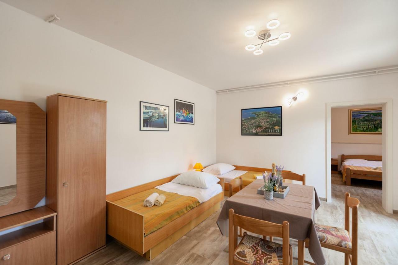 Apartment Ema Premantura Kültér fotó
