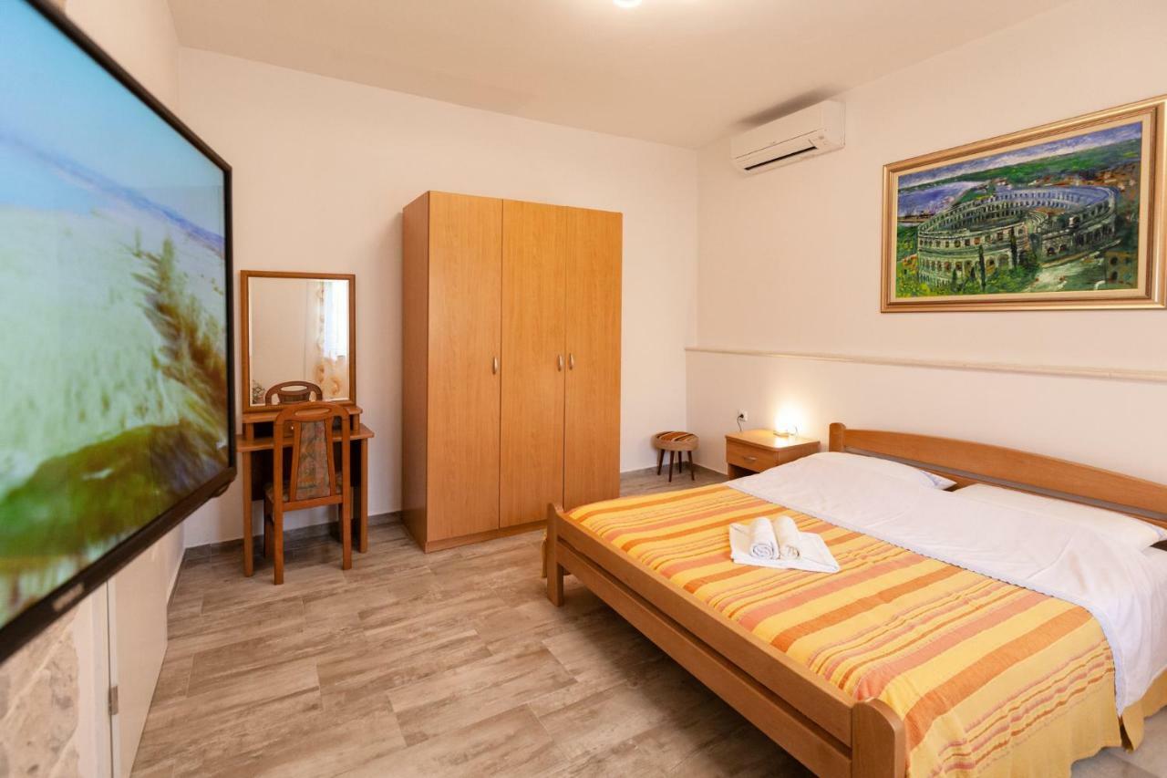 Apartment Ema Premantura Kültér fotó