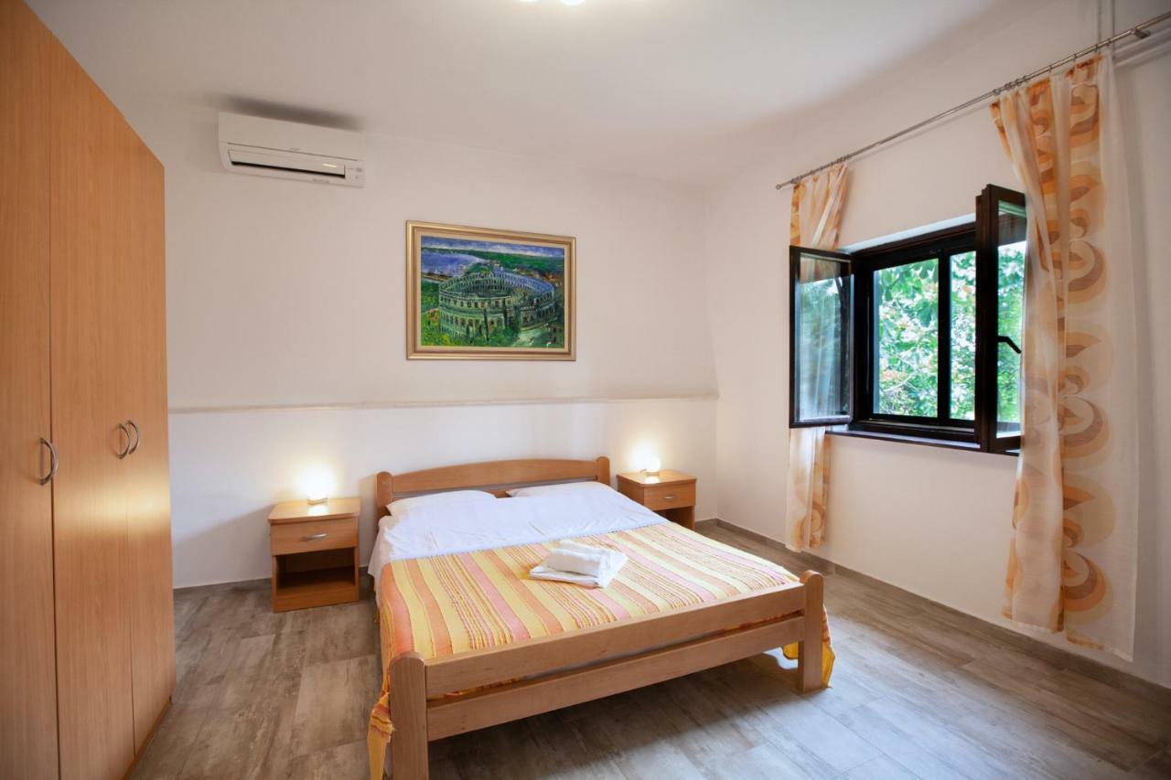 Apartment Ema Premantura Kültér fotó