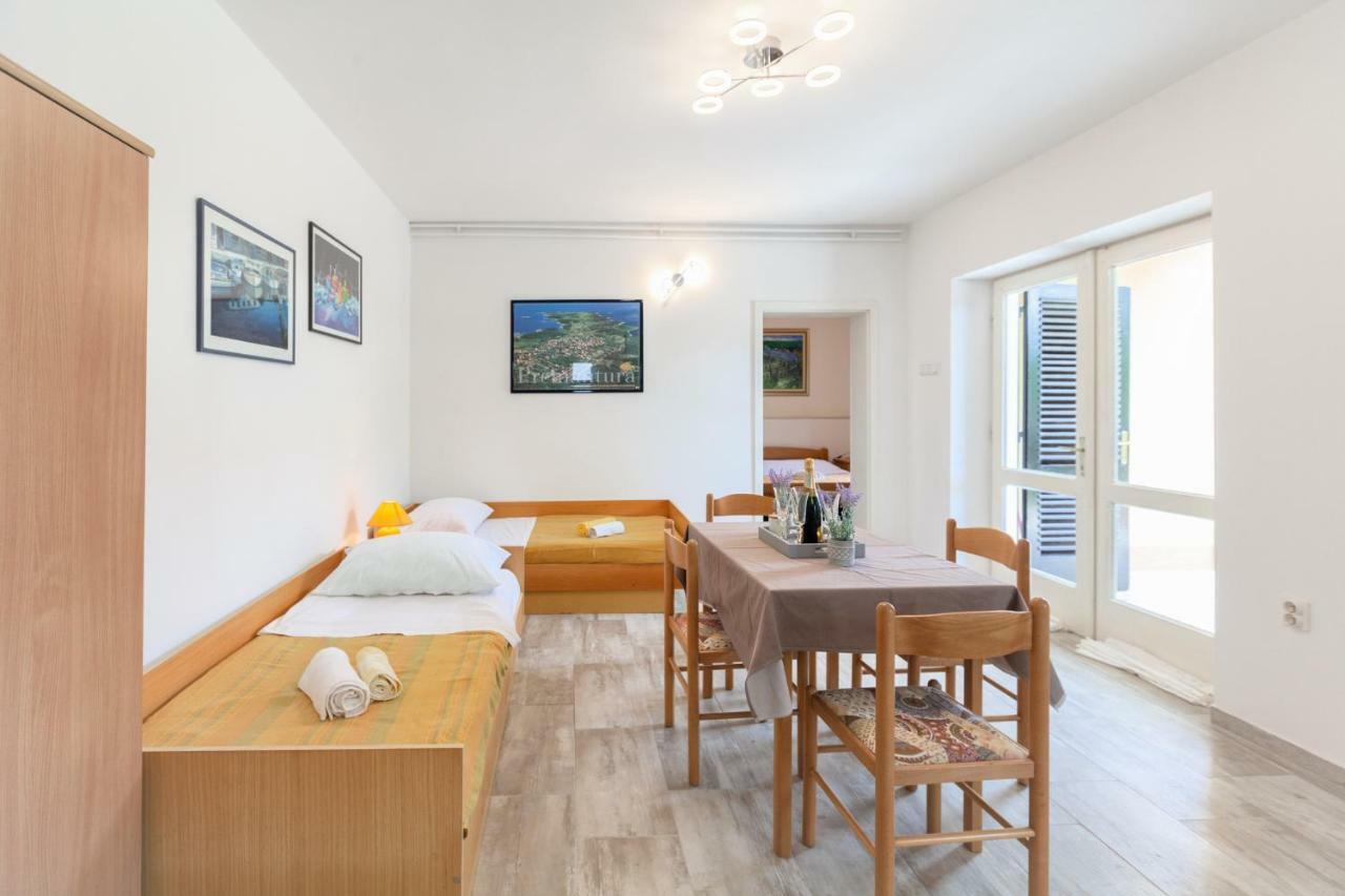 Apartment Ema Premantura Kültér fotó