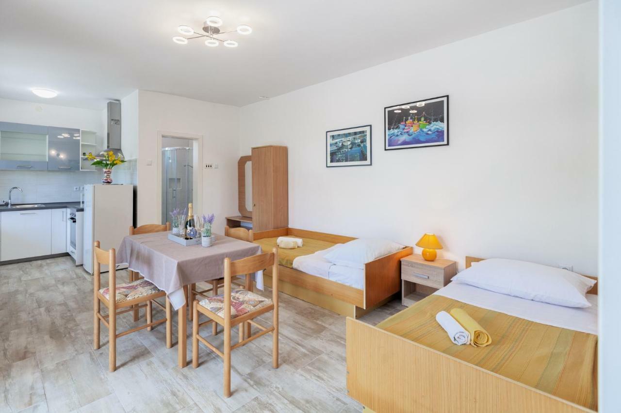 Apartment Ema Premantura Kültér fotó