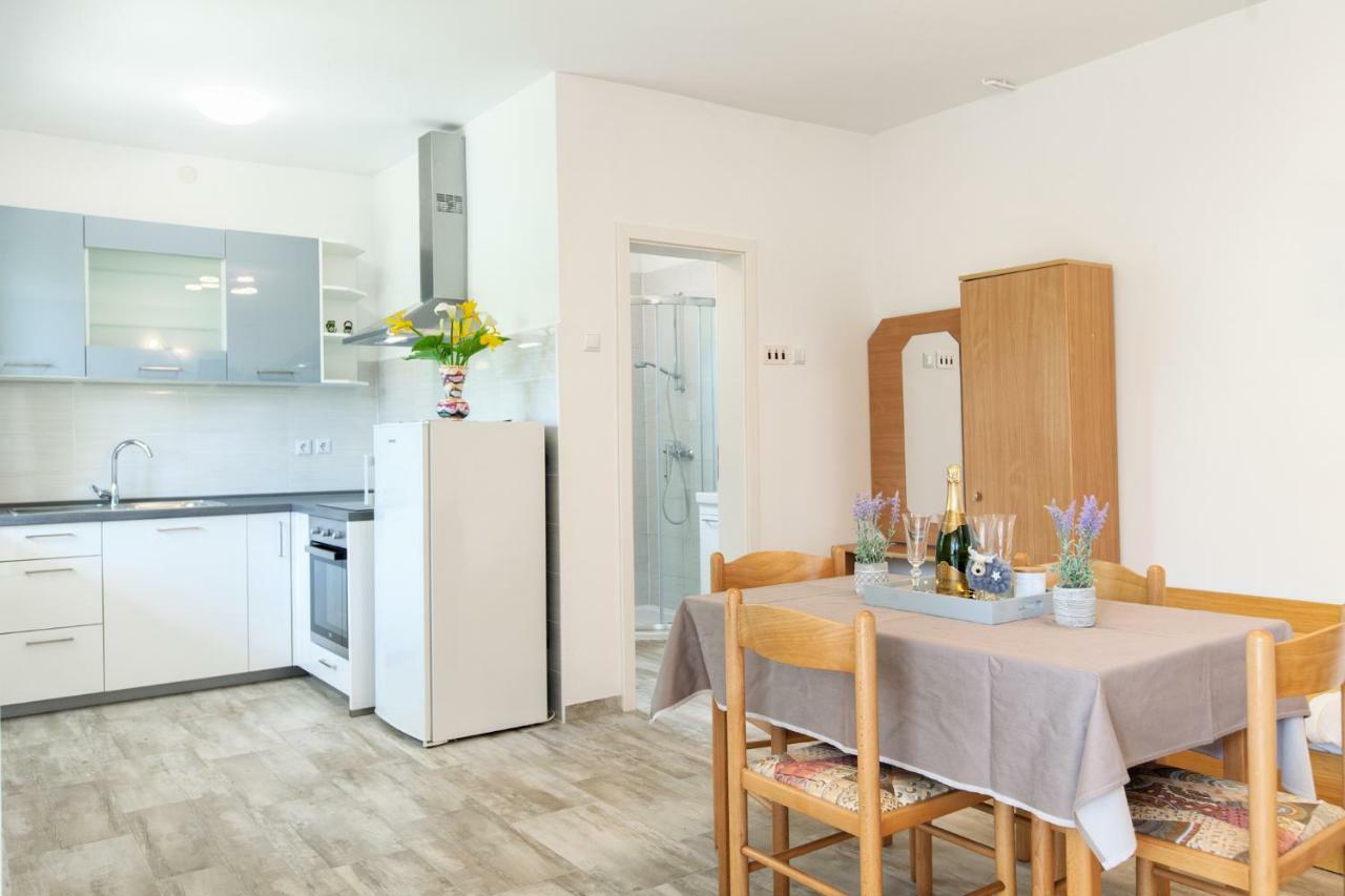 Apartment Ema Premantura Kültér fotó