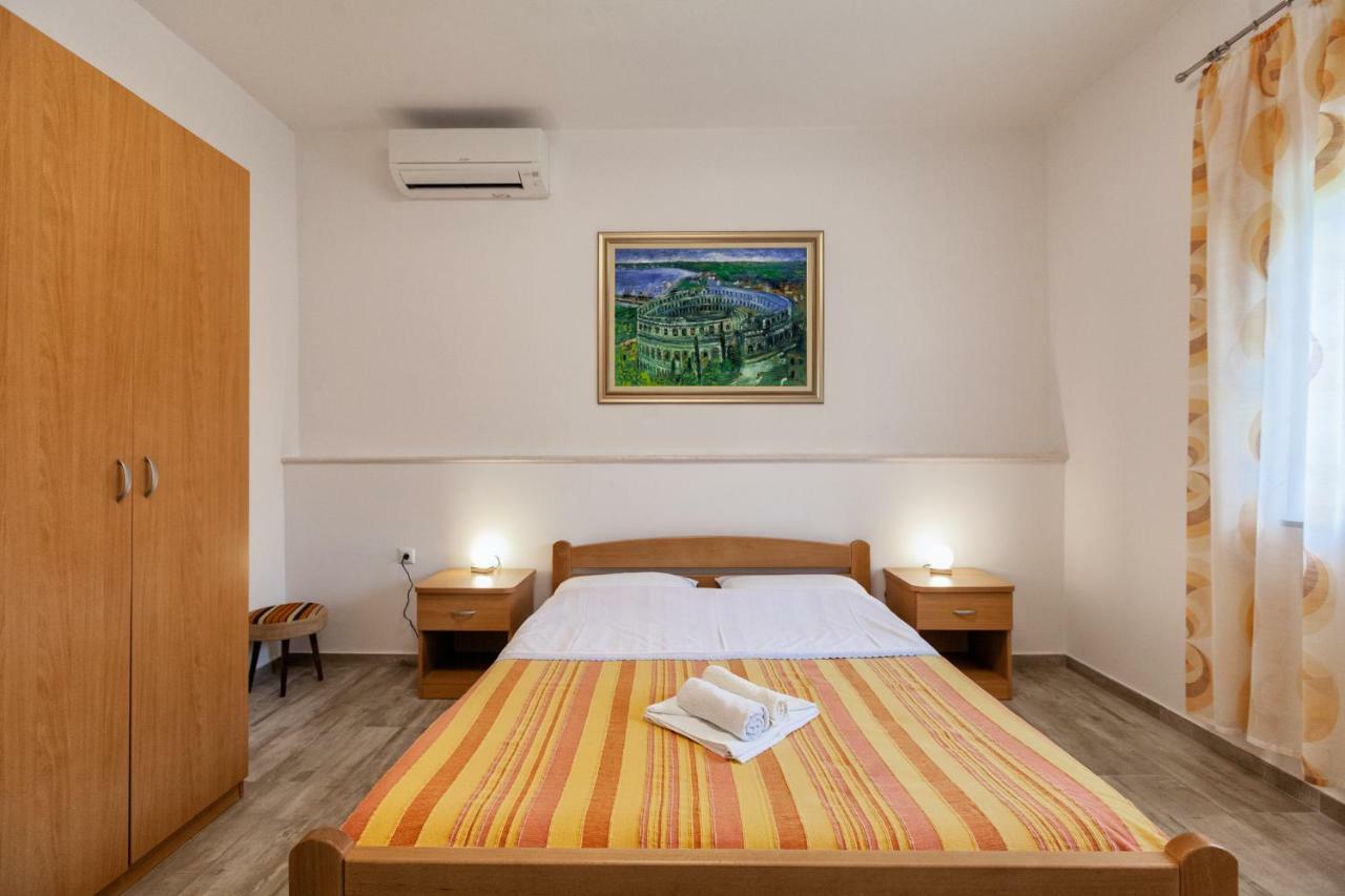 Apartment Ema Premantura Kültér fotó