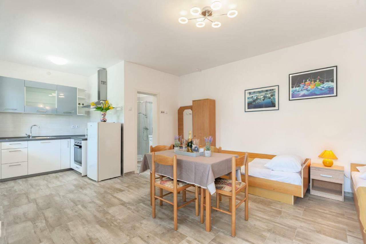 Apartment Ema Premantura Kültér fotó
