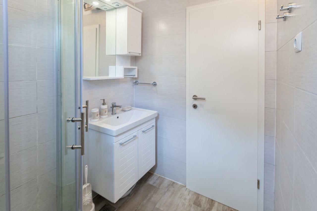 Apartment Ema Premantura Kültér fotó